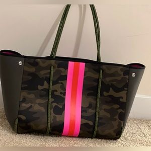 Haute shore camo bag tote